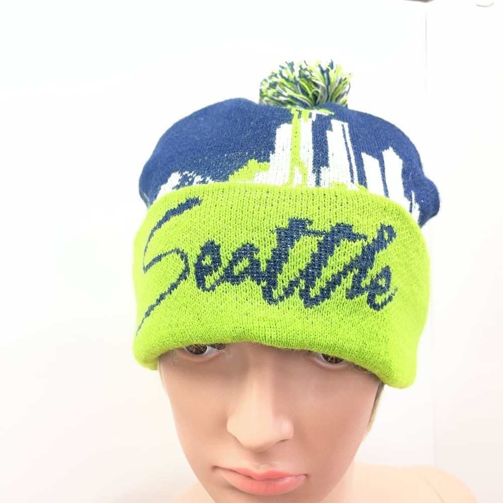 Seattle Skyline Pom-Pom Beanie‎ - Blue and Green